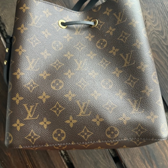 AUTHENTIC LOUIS VUITTON NEONOE BUCKET BAG - Picture 2 of 6